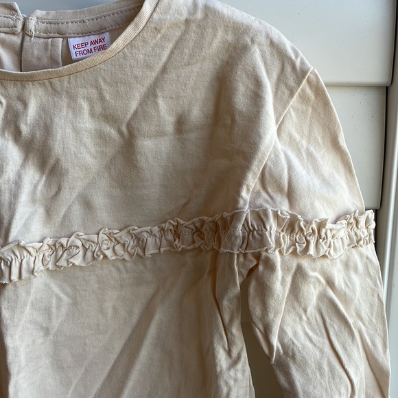 Zara ivory ruffled long sleeve tee 3/4 yes - Picture 1 of 4